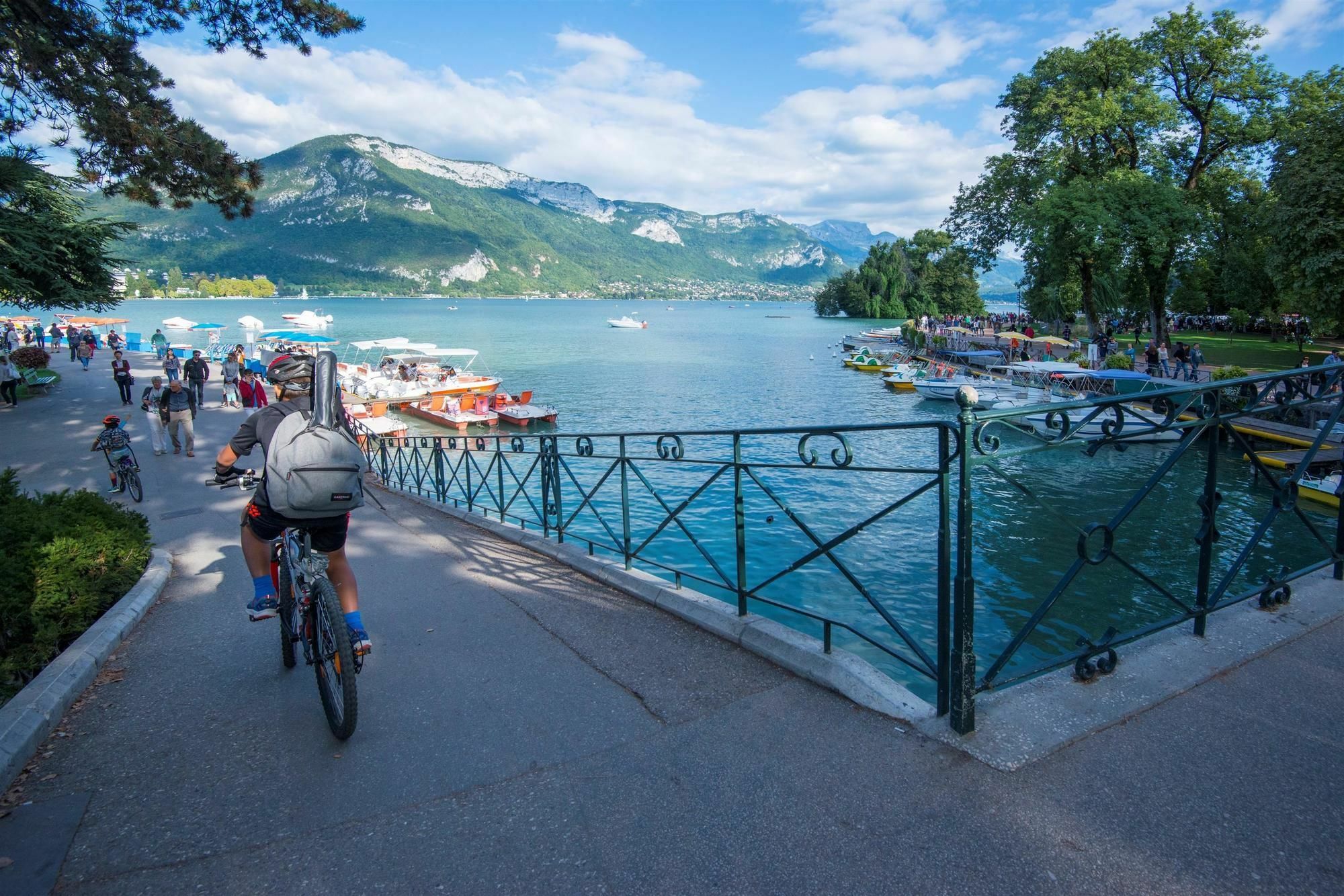 Campanile Annecy - Cran Gevrier Hotell Eksteriør bilde