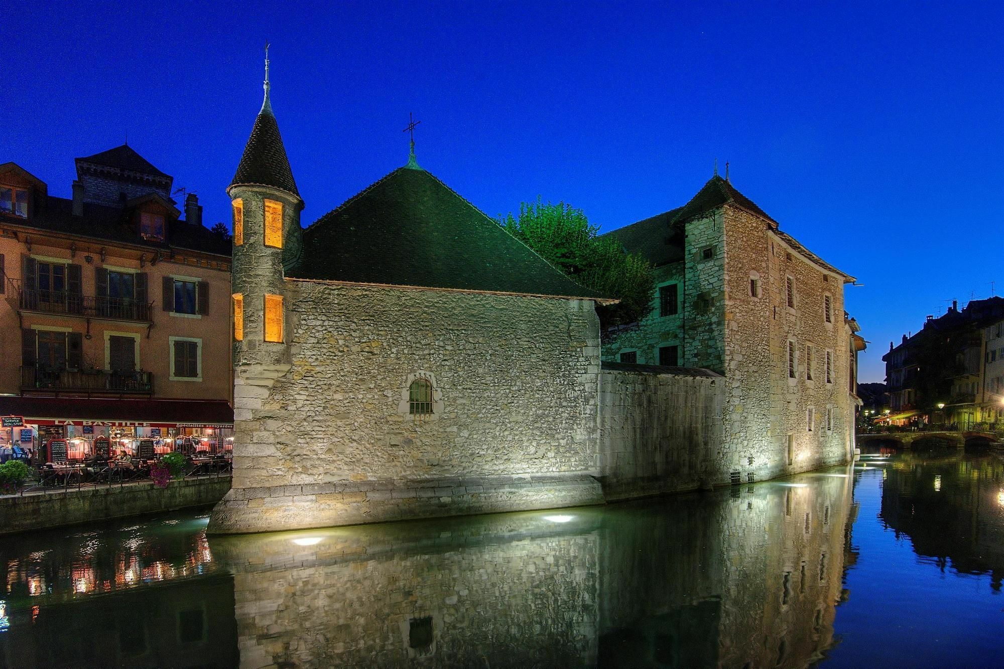 Campanile Annecy - Cran Gevrier Hotell Eksteriør bilde
