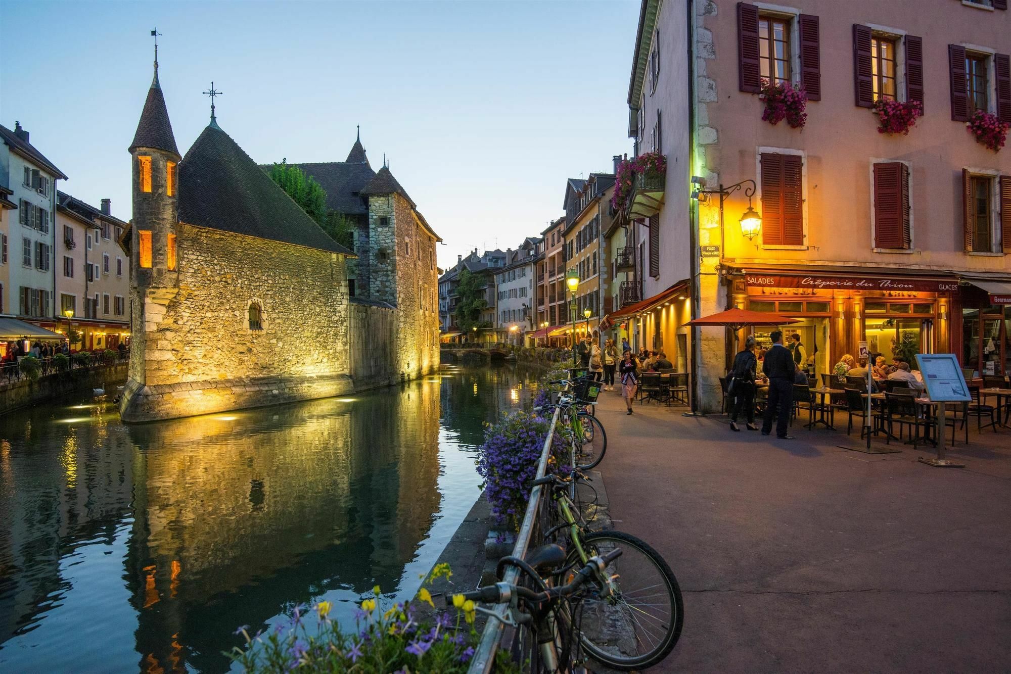 Campanile Annecy - Cran Gevrier Hotell Eksteriør bilde