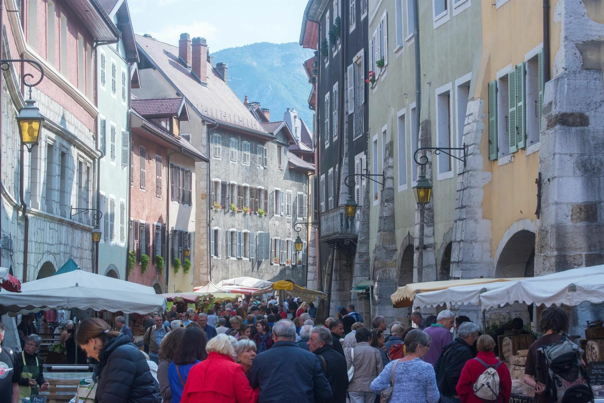 Campanile Annecy - Cran Gevrier Hotell Eksteriør bilde
